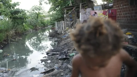 Estudo mostra que 46% das casas no Brasil têm problemas de saneamento 4 Estudo mostra que 46% das casas no Brasil têm problemas de saneamento