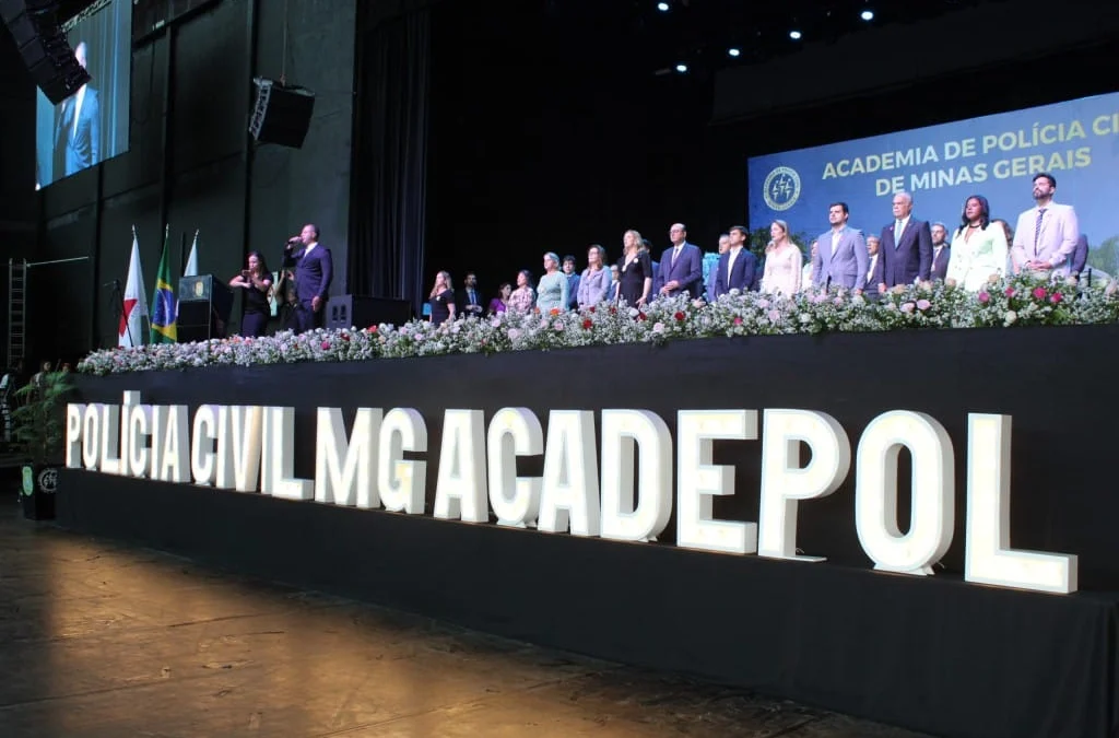 A manhã desta quarta-feira (8/11) foi marcada pela solenidade de formatura dos 459 novos policiais e servidores administrativos da Polícia