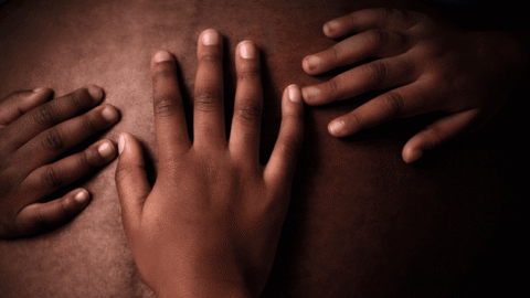 Morte de mães negras é duas vezes maior que de brancas, aponta pesquisa