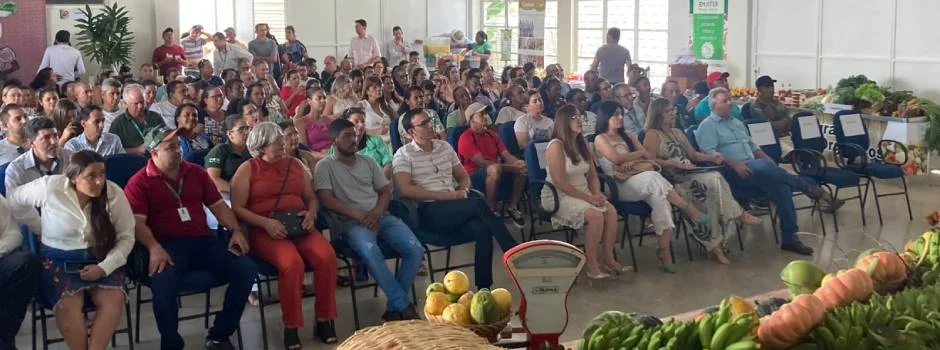 No evento, foi apresentado aos agricultores as necessidades de cada escola, conforme orienta a legislação do Programa Nacional