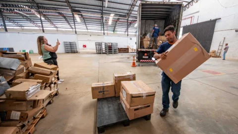Prefeitura recebe equipamentos e mobiliários doados pela Vale 6 Prefeitura recebe equipamentos e mobiliários doados pela Vale