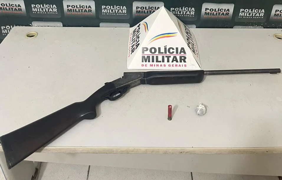 A garrucha foi uma das armas apreendidas pela Polícia Militar com os homens, em Periquito