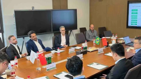 Governo de Minas apresenta o Vale do Lítio para empresa líder mundial na cadeia do mineral, em Xangai, na China 2 Governo de Minas apresenta o Vale do Lítio para empresa líder mundial na cadeia do mineral, em Xangai, na China