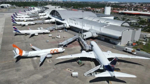 Companhias aéreas solicitam mais 15 dias para apresentar proposta de redução das passagens 5 Companhias aéreas solicitam mais 15 dias para apresentar proposta de redução das passagens