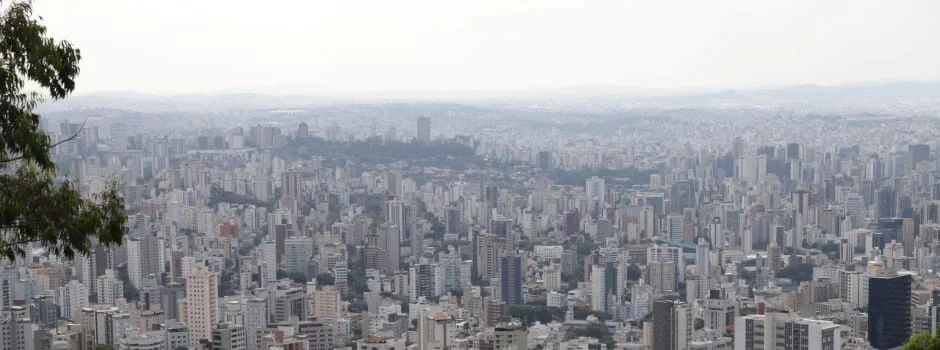 Governo de Minas Gerais quer acelerar a implementação de planos municipais de ação climática 1 O ano de 2023 já é o mais quente da história do Brasil e as previsões indicam excessos daqui para frente, que podem ser ainda mais intensos
