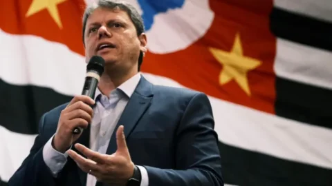 Tarcísio reafirma privatizações e diz que greve não impedirá estudos 7 Tarcísio reafirma privatizações e diz que greve não impedirá estudos