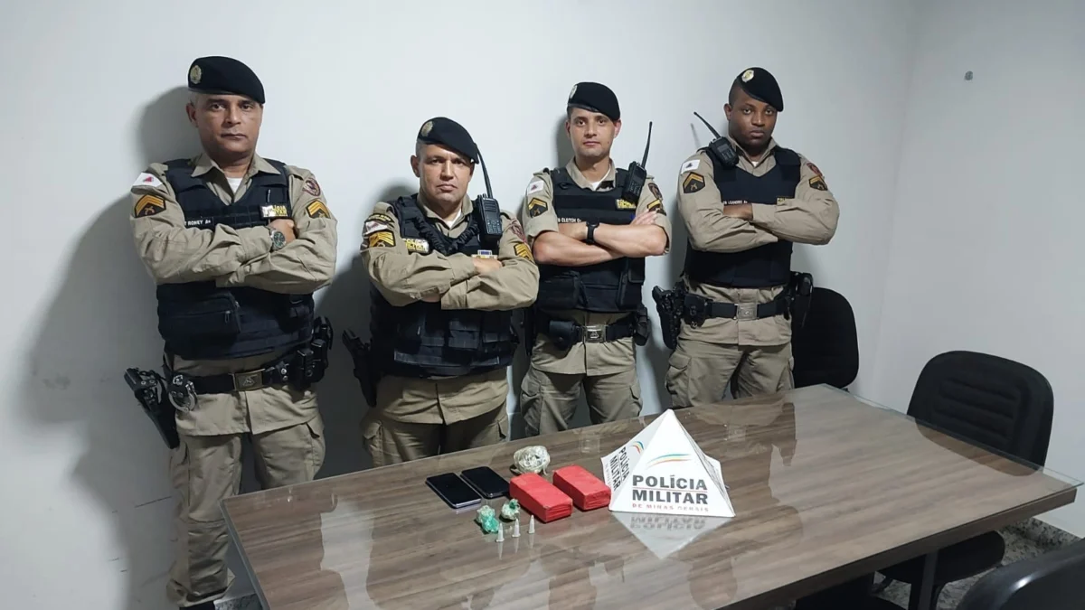 PM prende homem que transportava droga a pedido de uma mulher 1 A equipe de policiais fez a abordagem e desvendou toda a trama criminosa