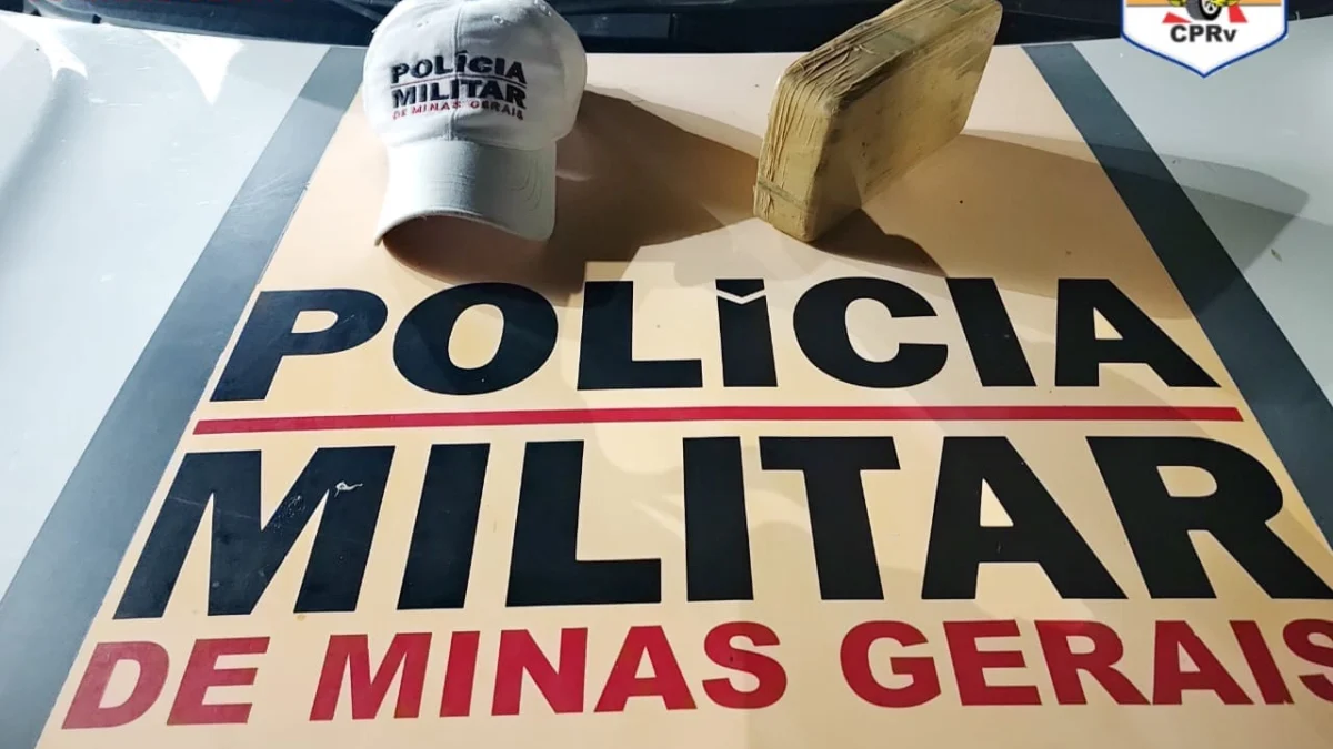 O material apreendido pelos policiais militares, que estava em poder das garotas