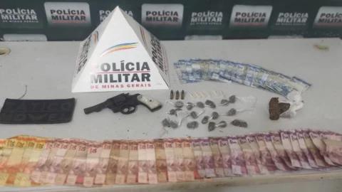 PM prende homem que vendia drogas e seu segurança, que vigiava a entrada do ponto de drogas