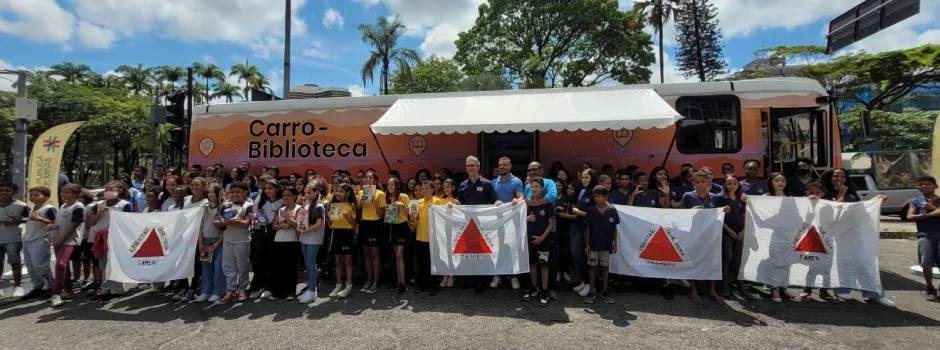 O Carro-Biblioteca está de volta em um novo veículo que foi inaugurado nesta terça-feira (28/11), na Biblioteca Pública Estadual de Minas