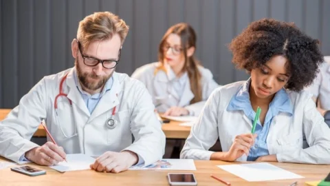 Provas da área médica do Enare registram a menor abstenção da história