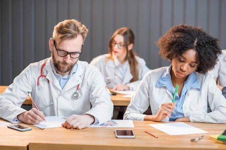 As provas para residência médica do Exame Nacional de Residência (Enare), aplicadas em 29 de outubro, registraram a menor abstenção
