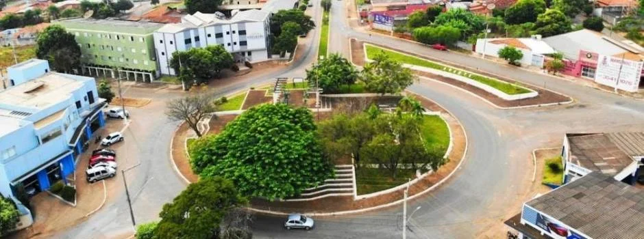 Abaeté e Esmeraldas recebem projetos para entrega de máquinas de recuperação de estradas e gestão de resíduos sólidos 1 Dois novos projetos de reparação foram iniciados nos municípios de Abaeté e de Esmeraldas