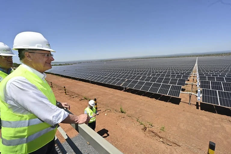 Alckmin inaugura megausina de energia solar em MG 1 O vice-presidente e ministro do Desenvolvimento, Indústria, Comércio e Serviços, Geraldo Alckmin, participou nesta quinta-feira (9/11)