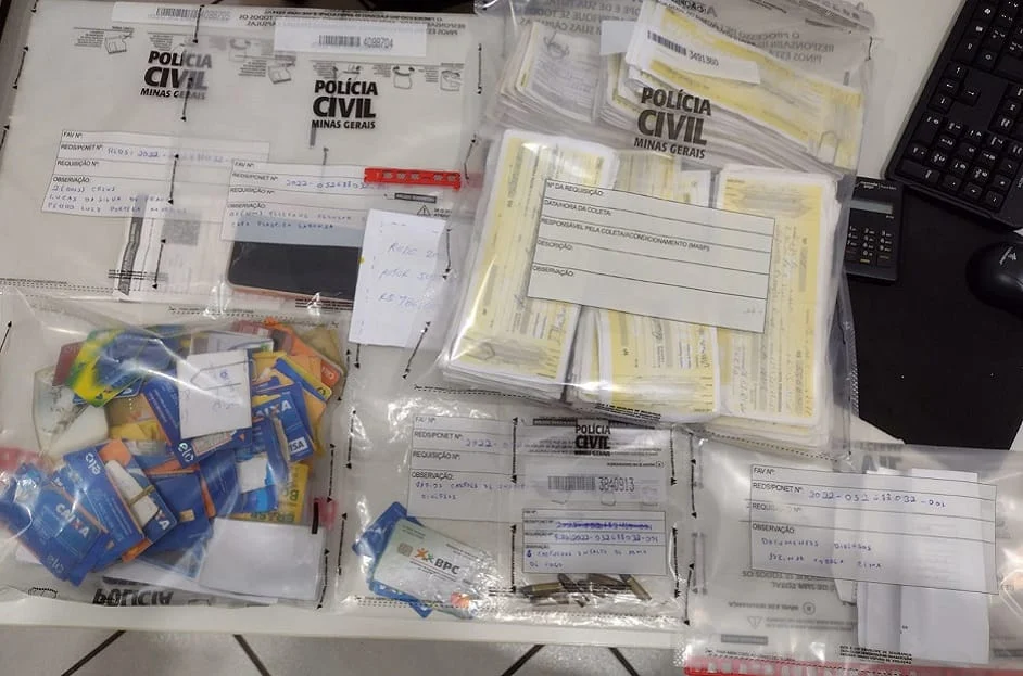 O material recolhido pela Polícia Civil de Minas Gerais durante a operação policial em Aimorés, em 2022