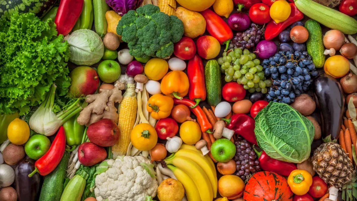 Portanto, em épocas muito quentes é preciso atenção redobrada no consumo de alimentos e de água