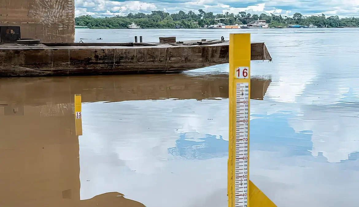 Pescadores afetados por seca no Pará terão parcela extra de auxílio 1 Os pescadores inscritos afetados pela seca no oeste e no sul do Pará receberão uma parcela extra de seguro-defeso, equivalente a dois