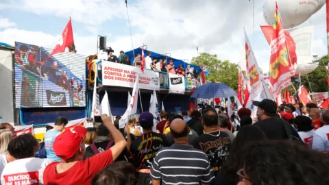 SP: manifestantes protestam contra privatizações e corte na educação
