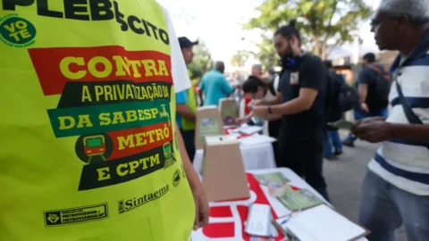 Funcionalismo público do estado de SP anuncia greve geral para terça 8 Funcionalismo público do estado de SP anuncia greve geral para terça