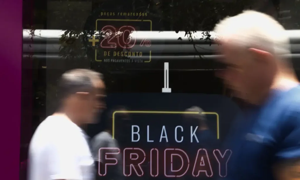 Por conta da Black Friday, que ocorre na última sexta-feira do mês de novembro, o comércio apresenta ofertas e condições especiais