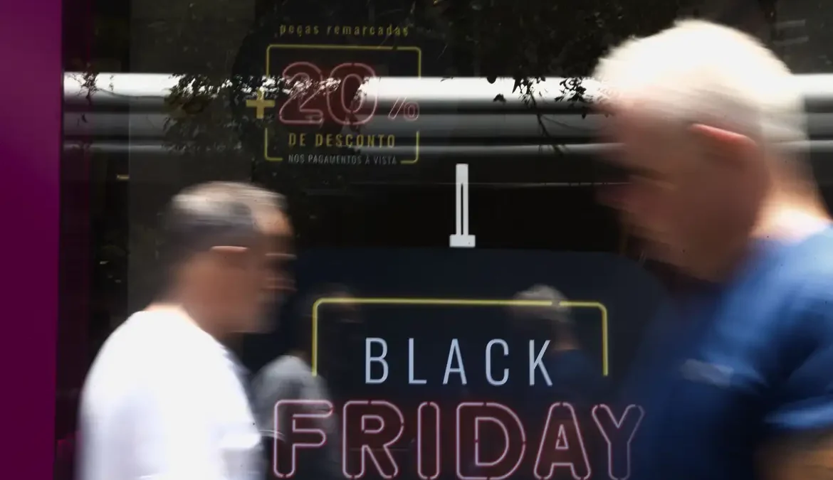 Entidades alertam para cuidados em compras durante a Black Friday 1 Por conta da Black Friday, que ocorre na última sexta-feira do mês de novembro, o comércio apresenta ofertas e condições especiais