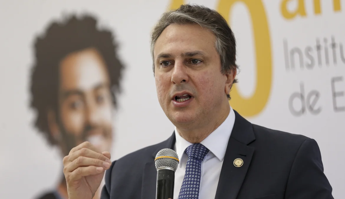 A Caixa Econômica Federal e o Banco do Brasil (BB) começam, nesta terça-feira (7), a renegociar as dívidas de estudantes com o Fundo