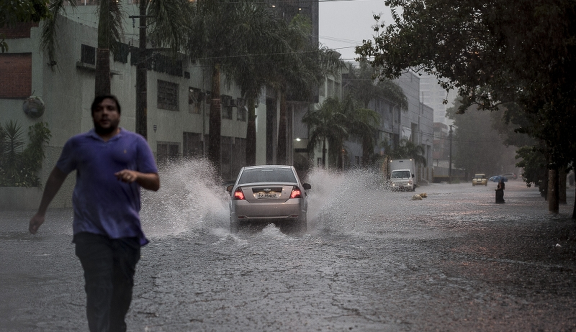 Pelo menos 2,1 milhões de pessoas ficaram sem energia em São Paulo 1 Pelo menos 2,1 milhões de pessoas ficaram sem energia após a forte chuva com rajadas de ventos que atingiu São Paulo nessa sexta-feira (3)