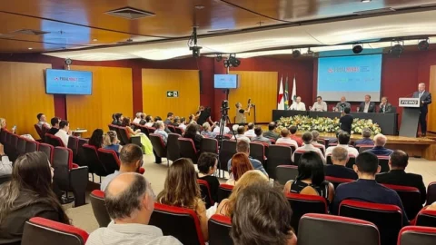 Trinta e três indústrias mineiras recebem certificados de participação no Proalminas 4 Trinta e três indústrias mineiras recebem certificados de participação no Proalminas