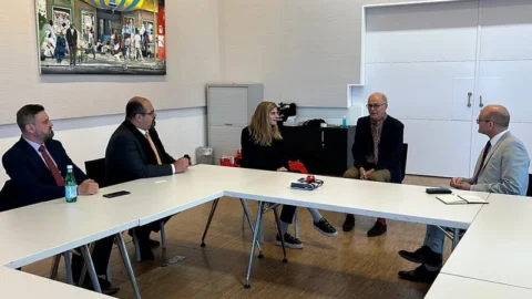 Governo de Minas apresenta arte do Vale do Jequitinhonha na França