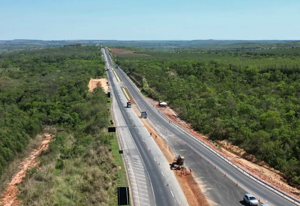 Motoristas que trafegam pela BR-135 passam a contar, a partir desta semana, com mais 11 quilômetros de rodovia duplicada, próximo