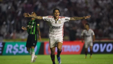 Flamengo se impõe fora de casa e vence o América-MG, pelo Brasileirão