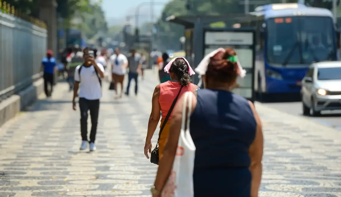 Pelo segundo dia consecutivo, o calor registrado em Guaratiba, na Zona Oeste do Rio de Janeiro, impressionou: a sensação térmica foi