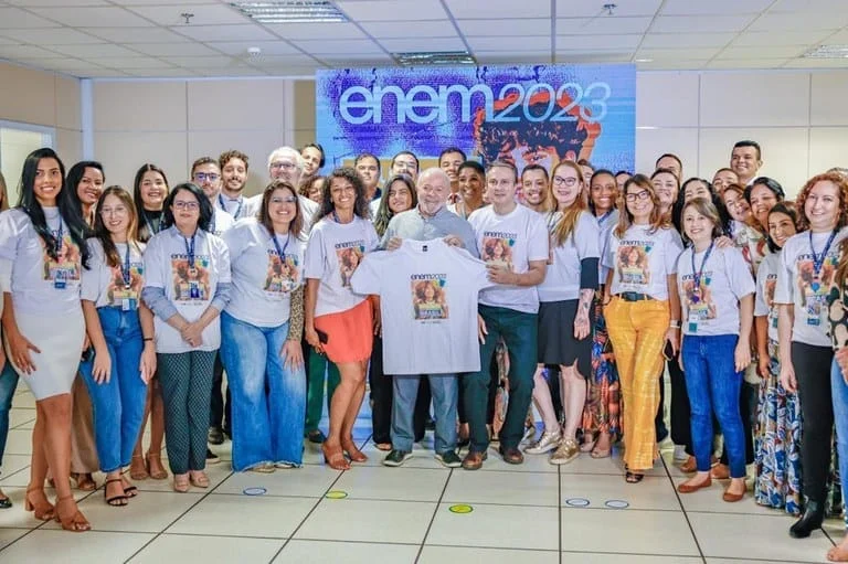 Presidente Lula comemora crescimento do número de inscritos no Enem 2023 1 O presidente da República, Luiz Inácio Lula da Silva, afirmou neste domingo (05/11), que o crescimento no número de inscrições no Exame