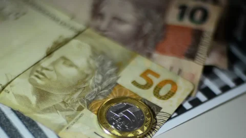 Atividade econômica cai 0,64% no terceiro trimestre 4 Atividade econômica cai 0,64% no terceiro trimestre