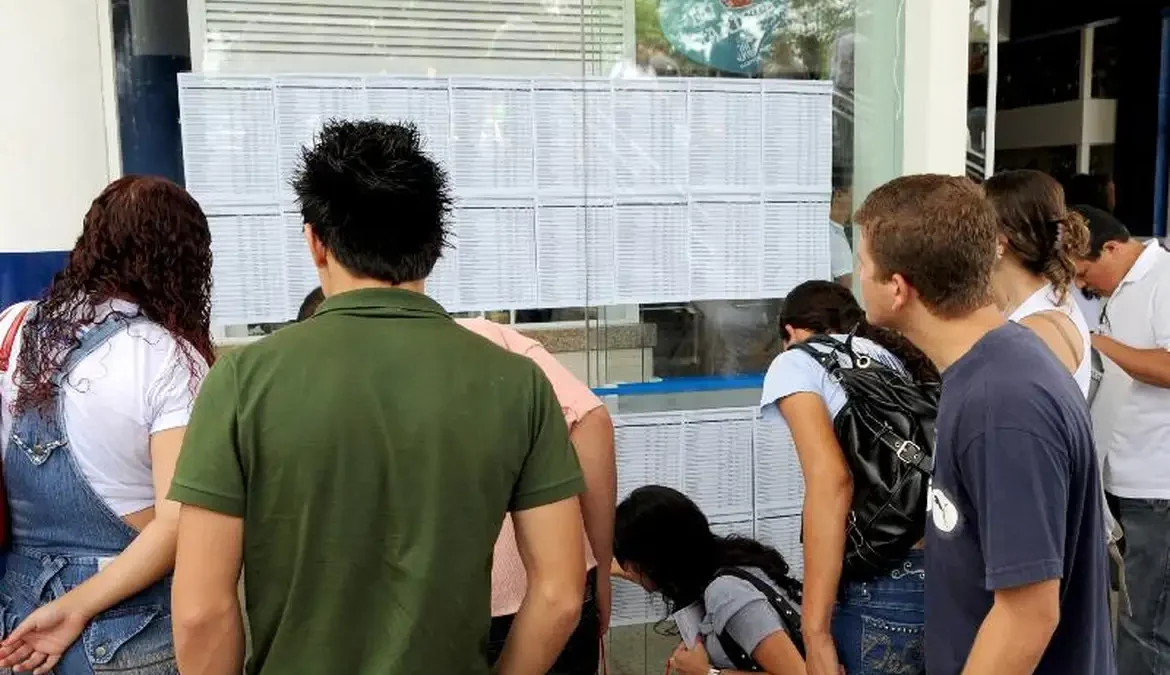 Prazo para preencher questionário do Enade termina neste sábado 1 Inscritos no Exame Nacional de Desempenho dos Estudantes (Enade) 2023 têm até este sábado (25) para responder ao Questionário do Estudante