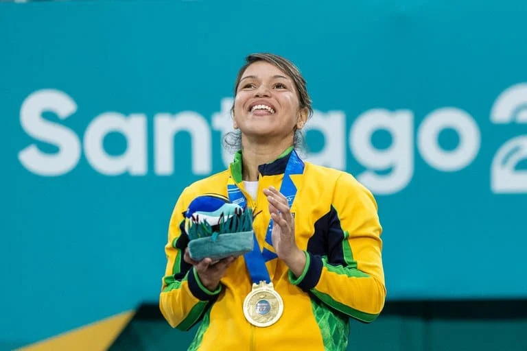 Brenda subiu no pódio nesta segunda-feira (20/11) para receber a medalha de ouro no judô para cegos durante os Jogos Parapan-Americanos