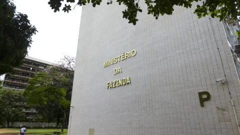 Superávit primário do Governo Central cai 40% em outubro
