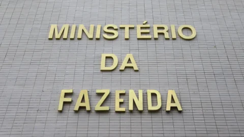 Governo bloqueia mais R$ 1,1 bilhão do Orçamento