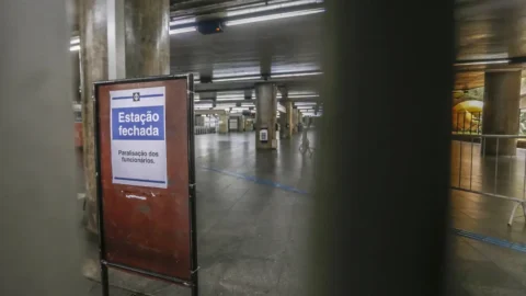 SP: Entidades avaliam que greve estimula debate sobre privatizações 7 SP: Entidades avaliam que greve estimula debate sobre privatizações