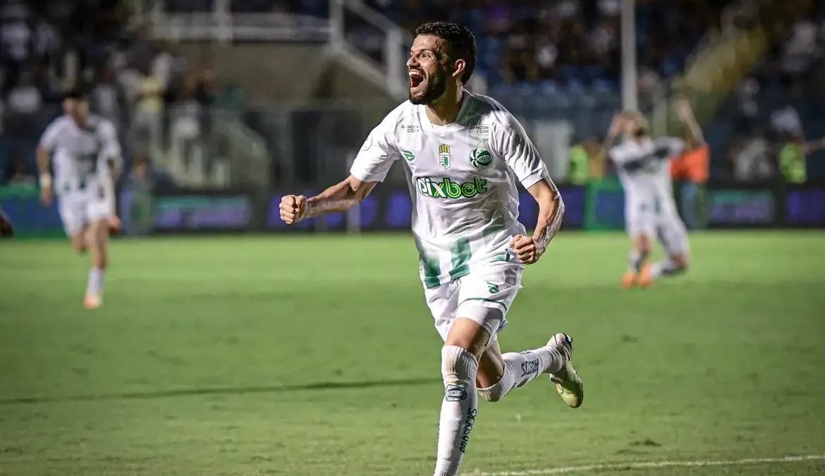 A dramática última rodada da Série B do Campeonato Brasileiro terminou com alegria para as torcidas de Juventude e Atlético-GO