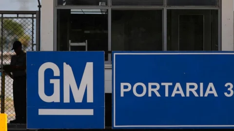 Justiça determina à GM a reintegração de 839 trabalhadores