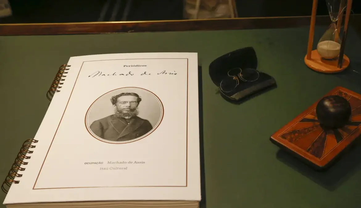 Manuscritos e primeiras edições recontam história de Machado de Assis 1 A Ocupação Machado de Assis, aberta à visitação neste sábado (18), não tem uma ordem cronológica ou caminho prévio a ser percorrido