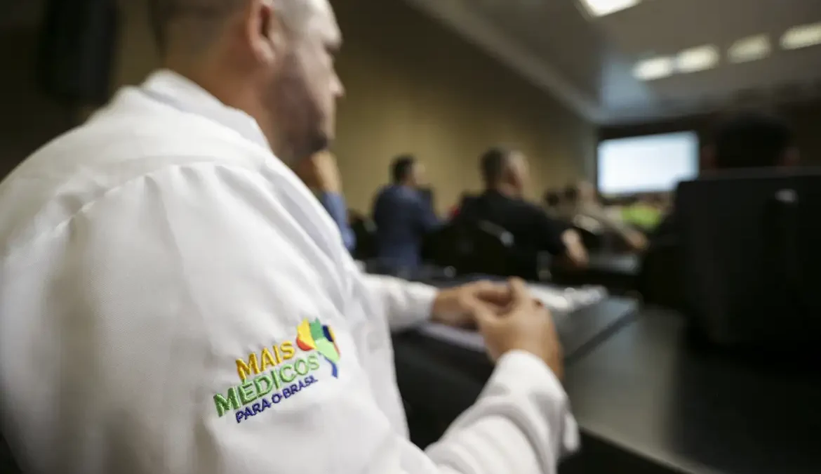 O ministério acredita que, até o fim deste ano, 28 mil profissionais estarão atuando nos municípios