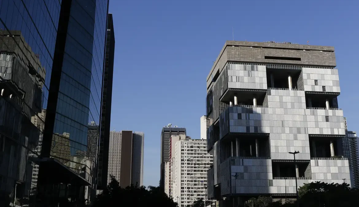 Petrobras seleciona escolas públicas para receber doação de notebooks 1 A Petrobras lançou, nesta segunda-feira (27), chamada pública para doação de notebooks a escolas públicas federais e estaduais