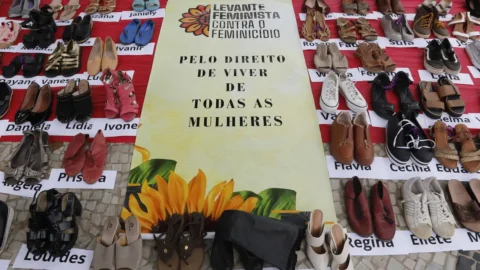 Ato na praia de Copacabana pede fim da violência contra as mulheres 5 Ato na praia de Copacabana pede fim da violência contra as mulheres