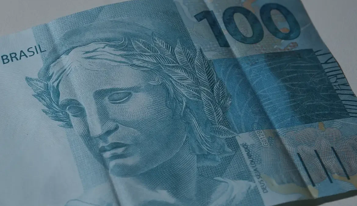 A promessa de encerrar o ano com déficit primário em torno de 1% do Produto Interno Bruto (PIB, soma dos bens e dos serviços produzidos)