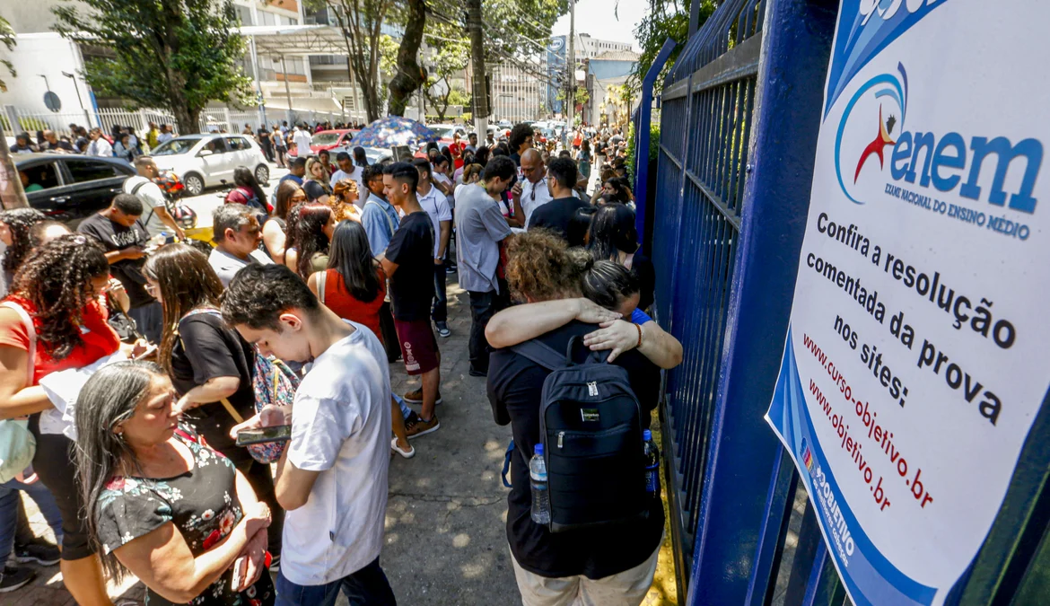 Segundo estudantes, a prova foi cansativa, com menos gráficos e tirinhas e mais texto do que edições anteriores