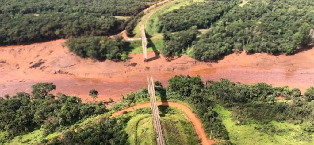 Governo de Minas inicia processo de regularização de propriedades rurais na bacia do Rio Paraopeba 1 O rompimento das barragens, em Brumadinho, tirou a vida de 272 pessoas e provocou uma série de danos ambientais, econômicos e sociais