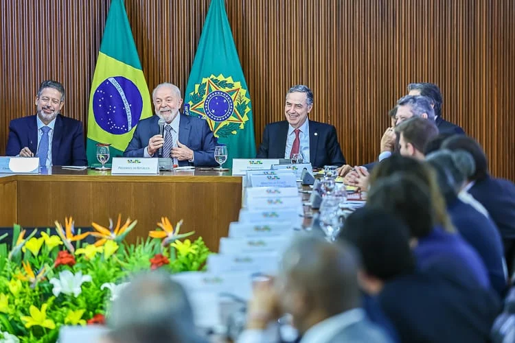 Brasil assumirá Presidência Rotativa do G20 em dezembro, com enfoque em Desafios Globais 1 Presidente Lula instalou Comissão Nacional do G20 e destacou compromisso do Brasil com transição energética, governança global e combate