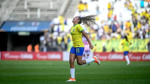 Amistoso: seleção feminina vira 2 vezes contra Japão e vence por 4 a 3